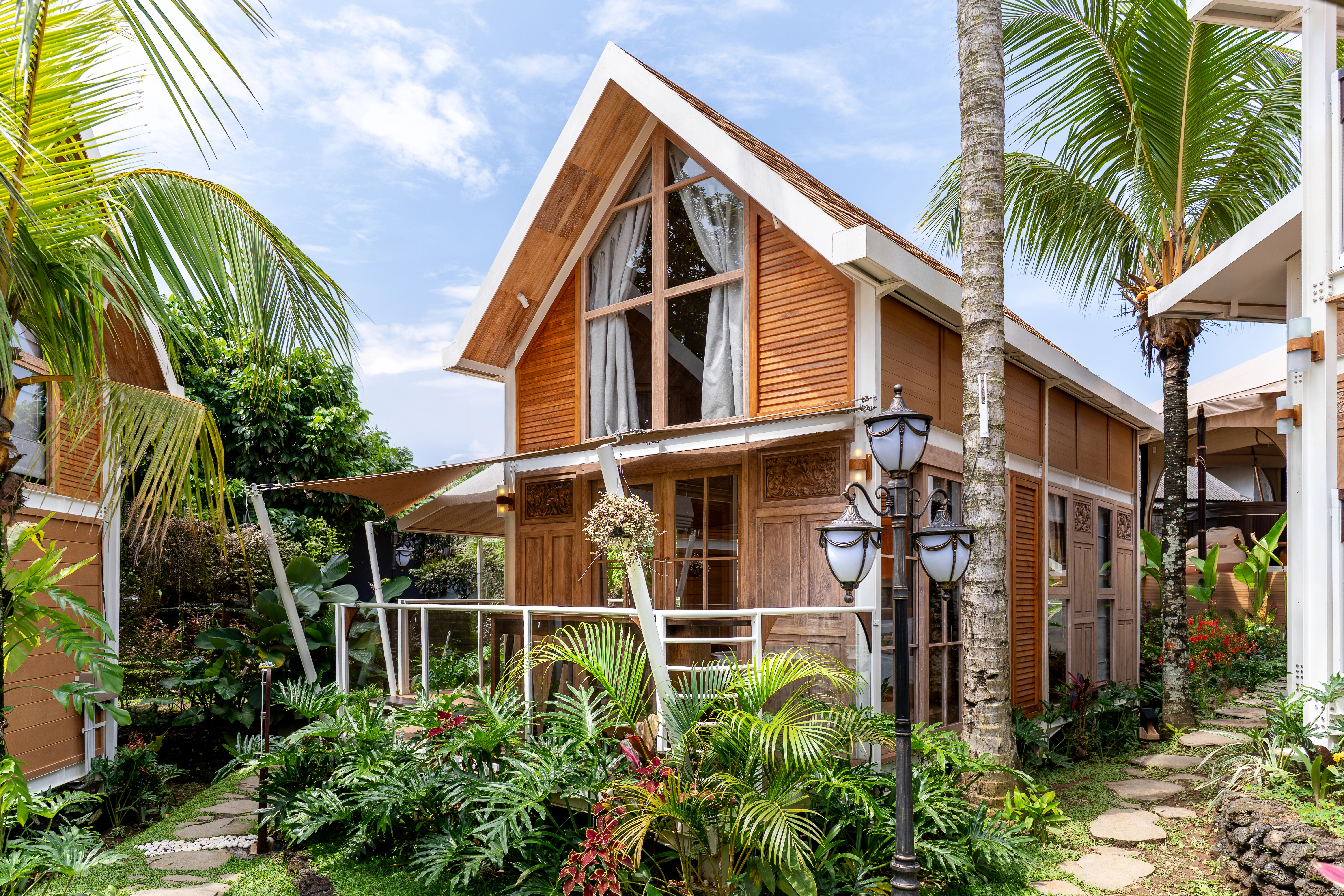 CasitaWhite_Exterior_DESA_Bali_Indonesia_Asia_01 (1)