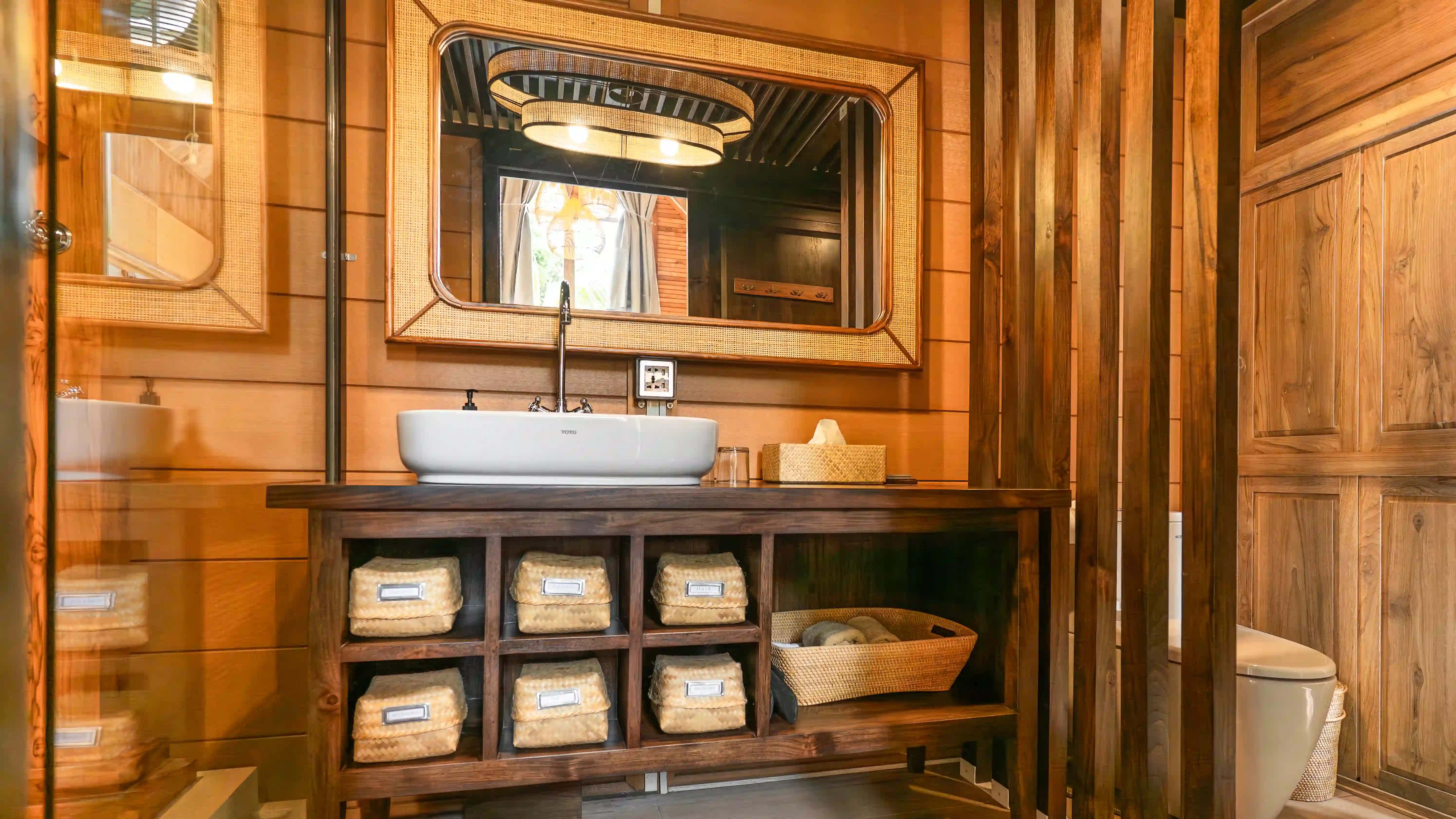 casita-interior-toilet.webp